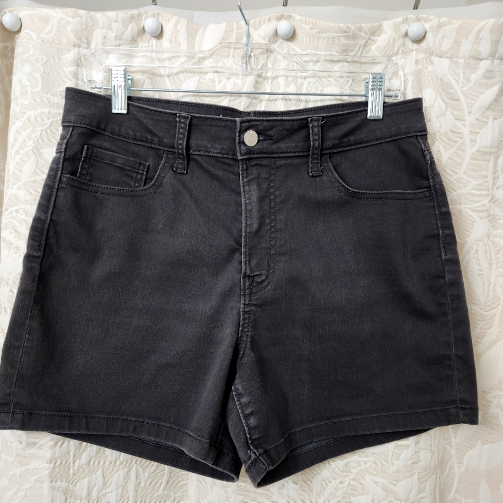 Zenana Outfitters Black Jean Shorts Classic Design.